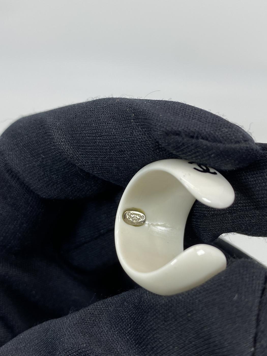 CHANEL シャネル リング 指輪 ココマーク 白 01P 管理番号:7379