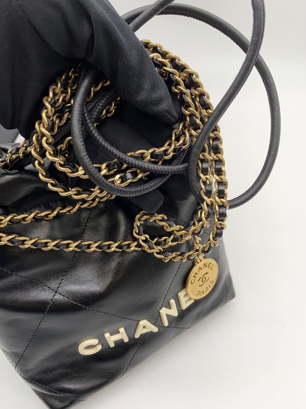 CHANEL シャネル 22 ミニ ハンドバック 黒×チェーンゴールド(ロゴ:ホワイト) 管理番号:8760