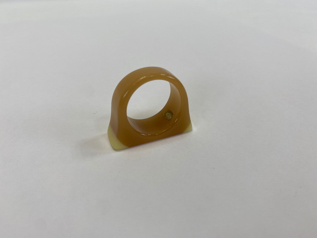 CHANEL シャネル プラスチック バンドリング 指輪 ベージュ ホワイト 管理番号:9552