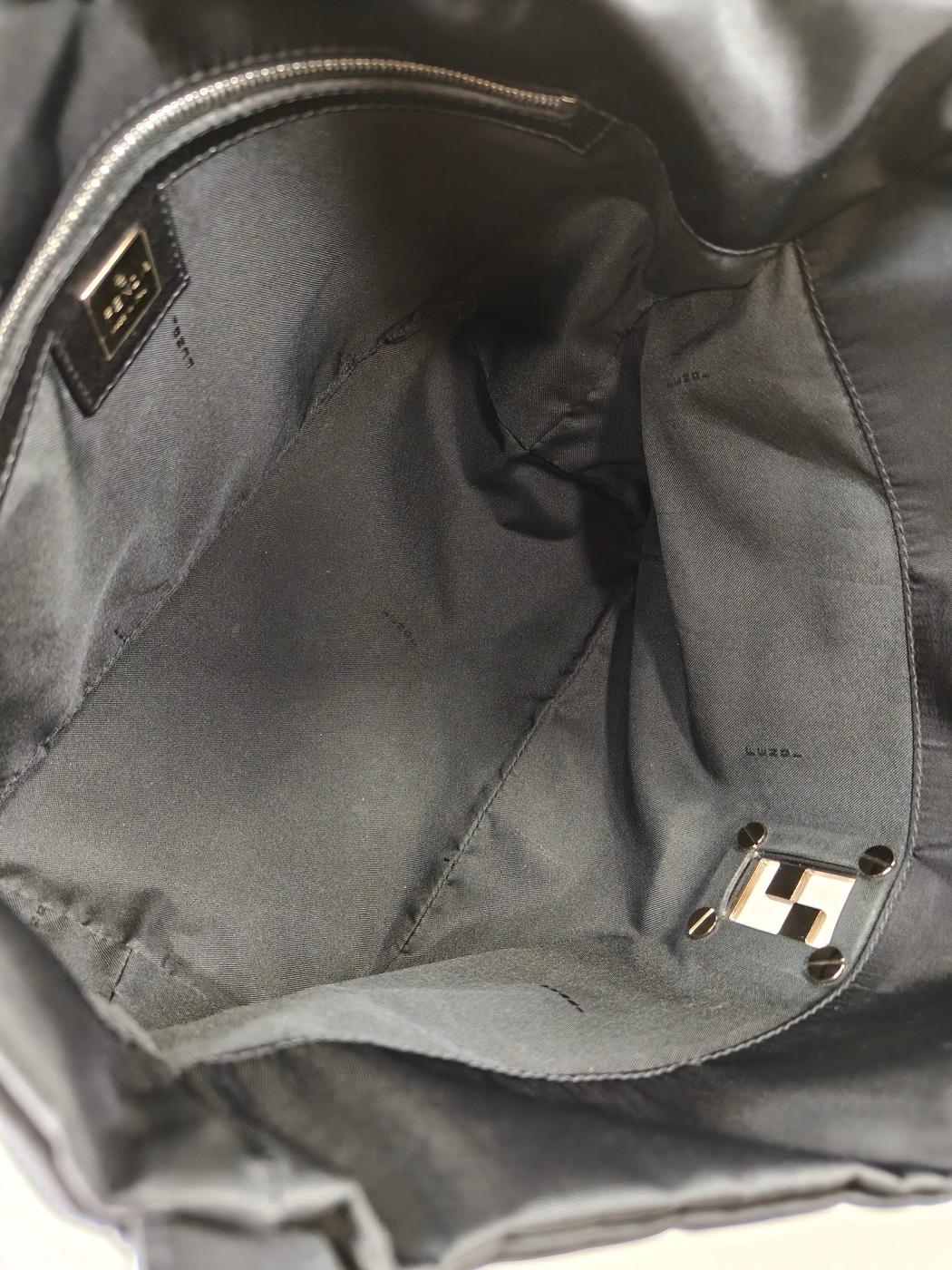 FENDI 两用托特包,饰有 FF 标志,尼龙材质,黑色。参考编号:10075。