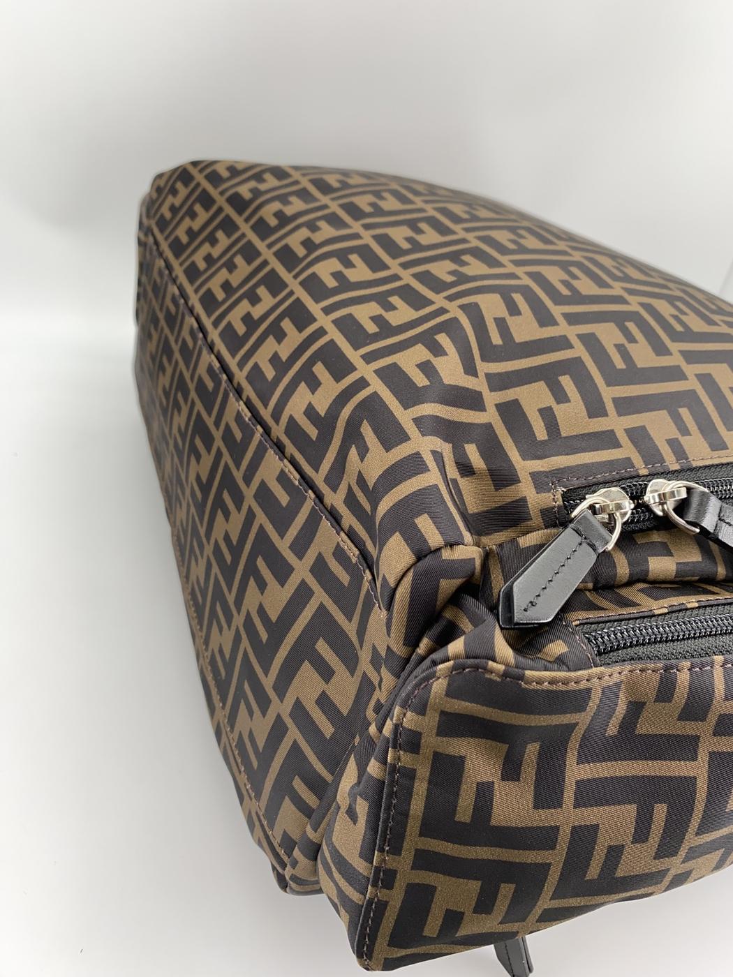 FENDI フェンディ ショルダーバッグ チェンジングバッグ 着替えバッグ 7VB013 ズッカ柄 ブラウン シルバー金具 管理番号:9043