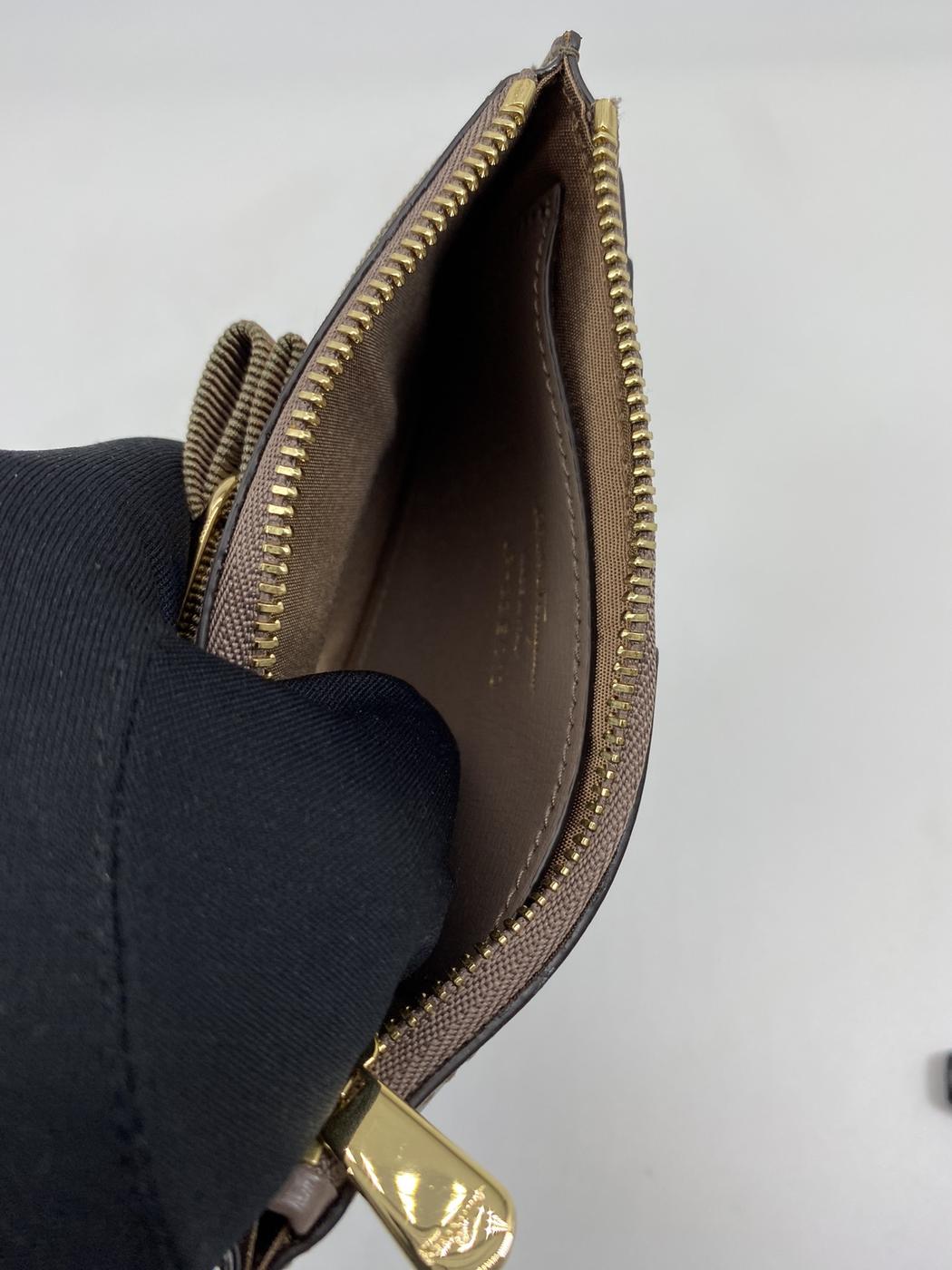 SALVATORE FERRAGAMO フェラガモ フラグメントケース 22E010 管理番号:7150★