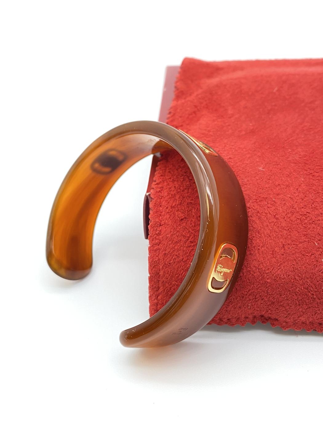 Salvatore Ferragamo Bangle Control Number: 8168
