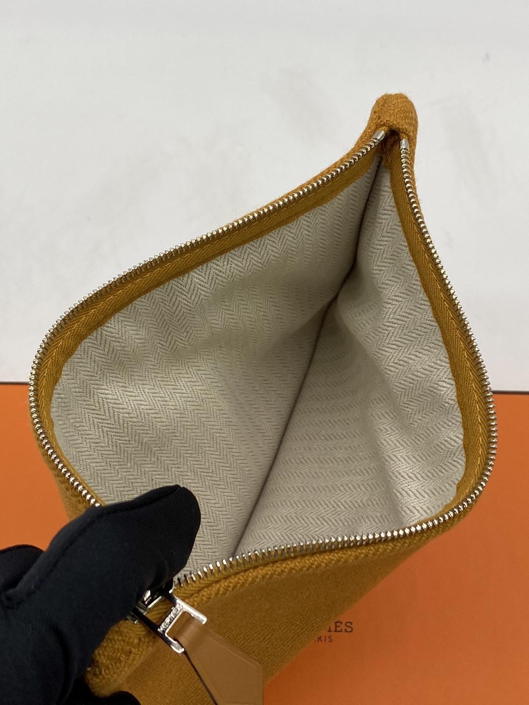 HERMES エルメス フラットポーチ Hナッテ PM コニャック フラットポーチ 茶 刺繍 管理番号:7957