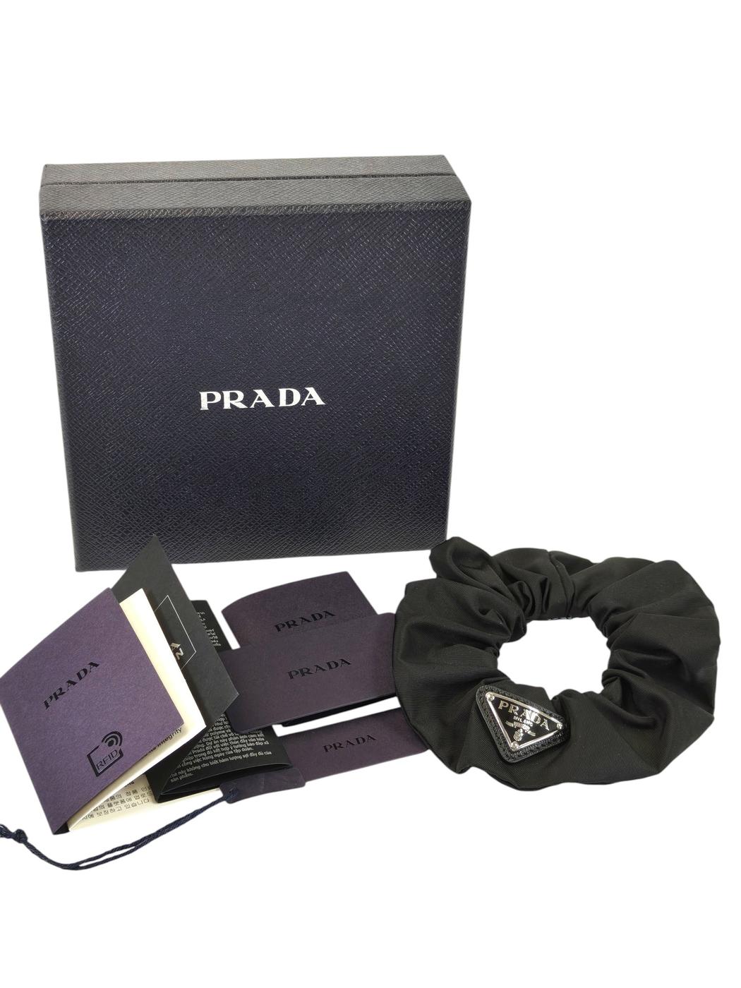 PRADA プラダ トライアングル ロゴ シュシュ ブラック 管理番号:11427