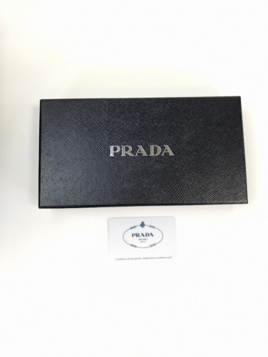 PRADA プラダ サフィアーノ 三角ロゴ 長財布 ブラック 管理番号:11529