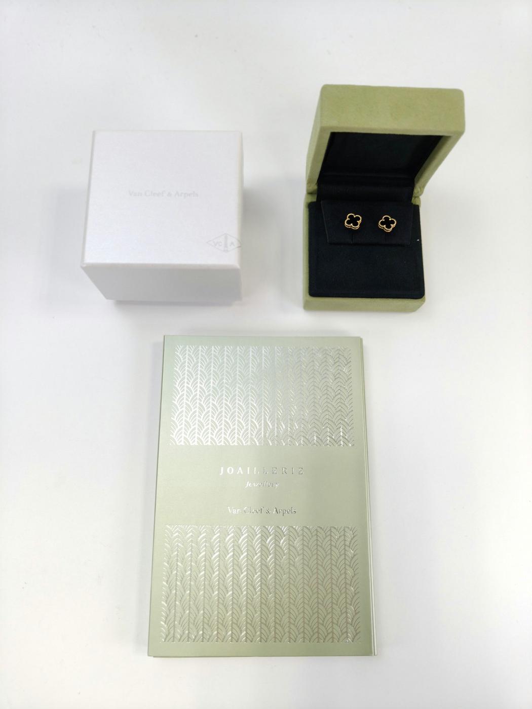 VanCleef & Arpels Van Cleef Sweet Alhambra Earrings Black Product number: 10911