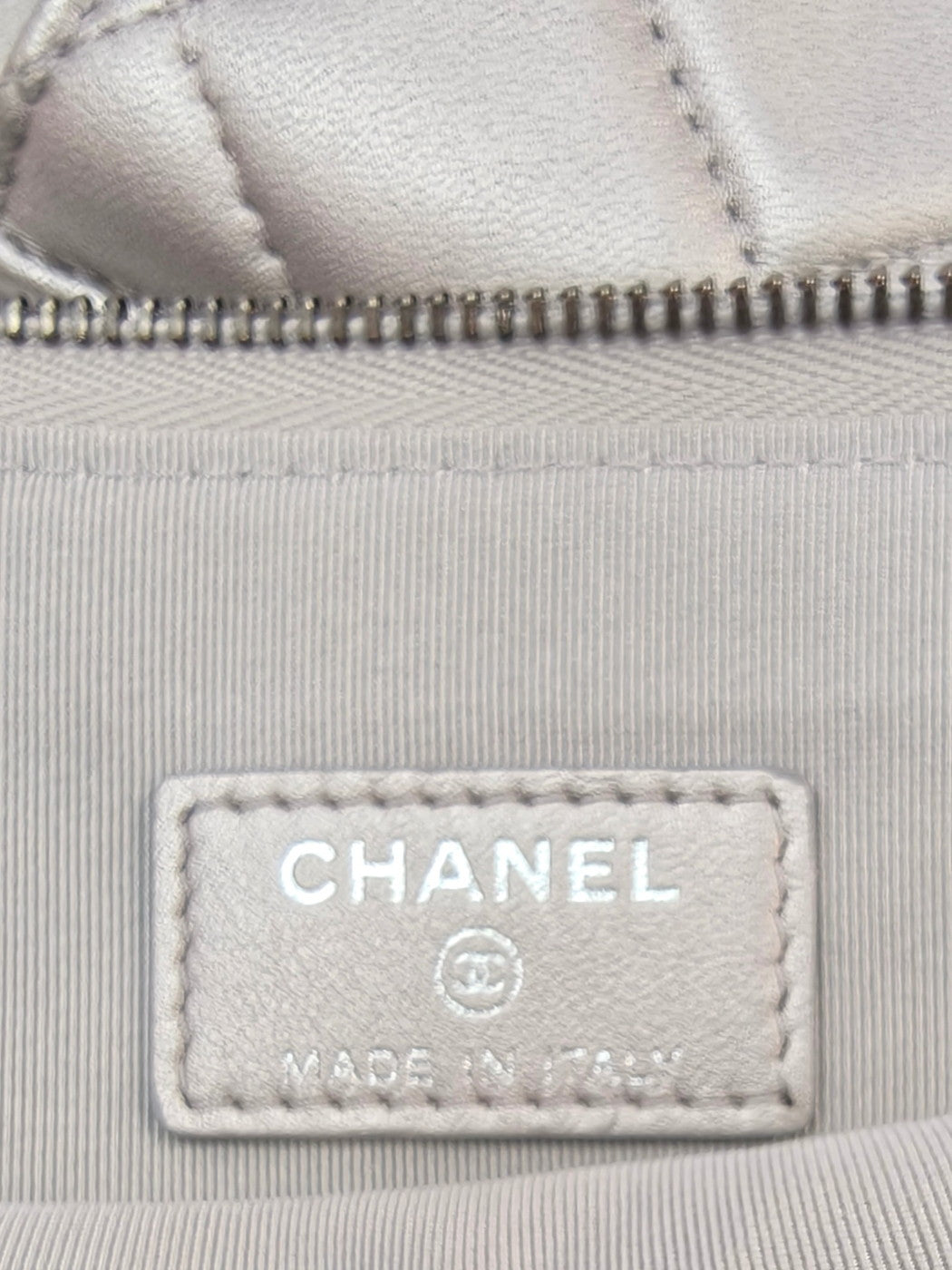 CHANEL シャネル マトラッセ マルチバッグ チェーンショルダー 財布 スマホケース付き シルバー 管理番号：10422