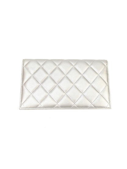 CHANEL シャネル マトラッセ マルチバッグ チェーンショルダー 財布 スマホケース付き シルバー 管理番号：10422