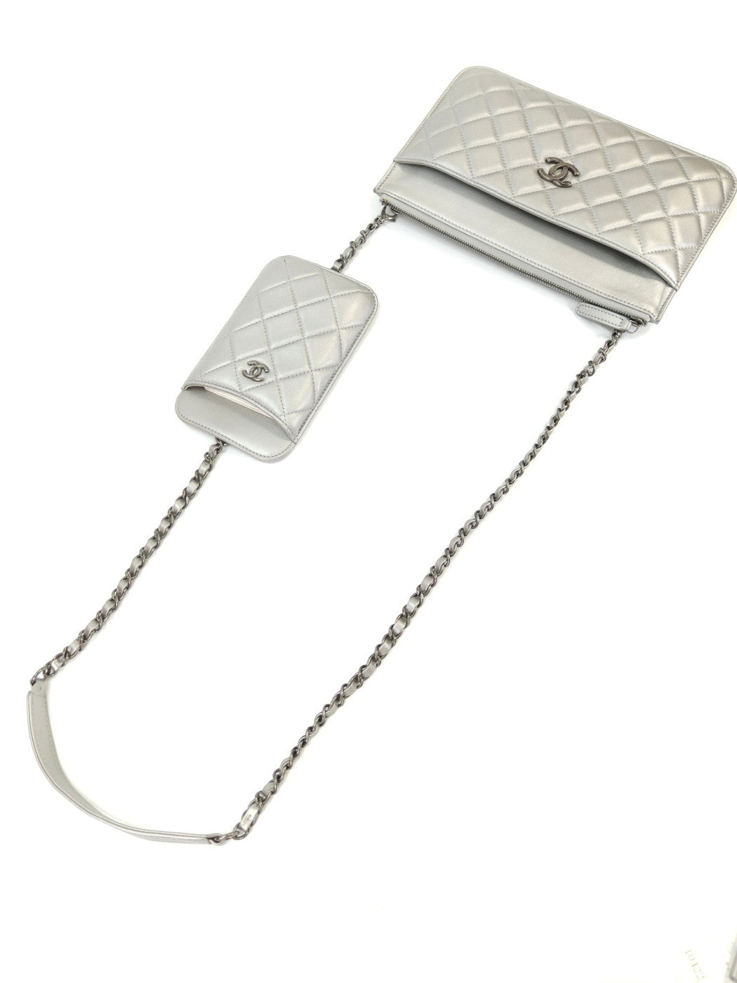 CHANEL シャネル マトラッセ マルチバッグ チェーンショルダー 財布 スマホケース付き シルバー 管理番号：10422
