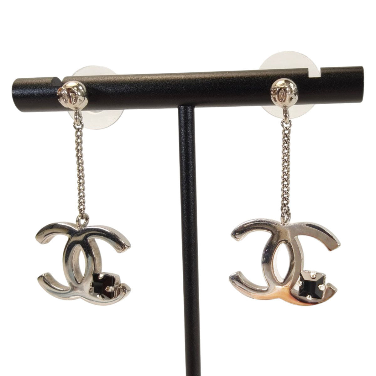 CHANEL Coco Mark earrings with rhinestones in silver. Reference number: 10513