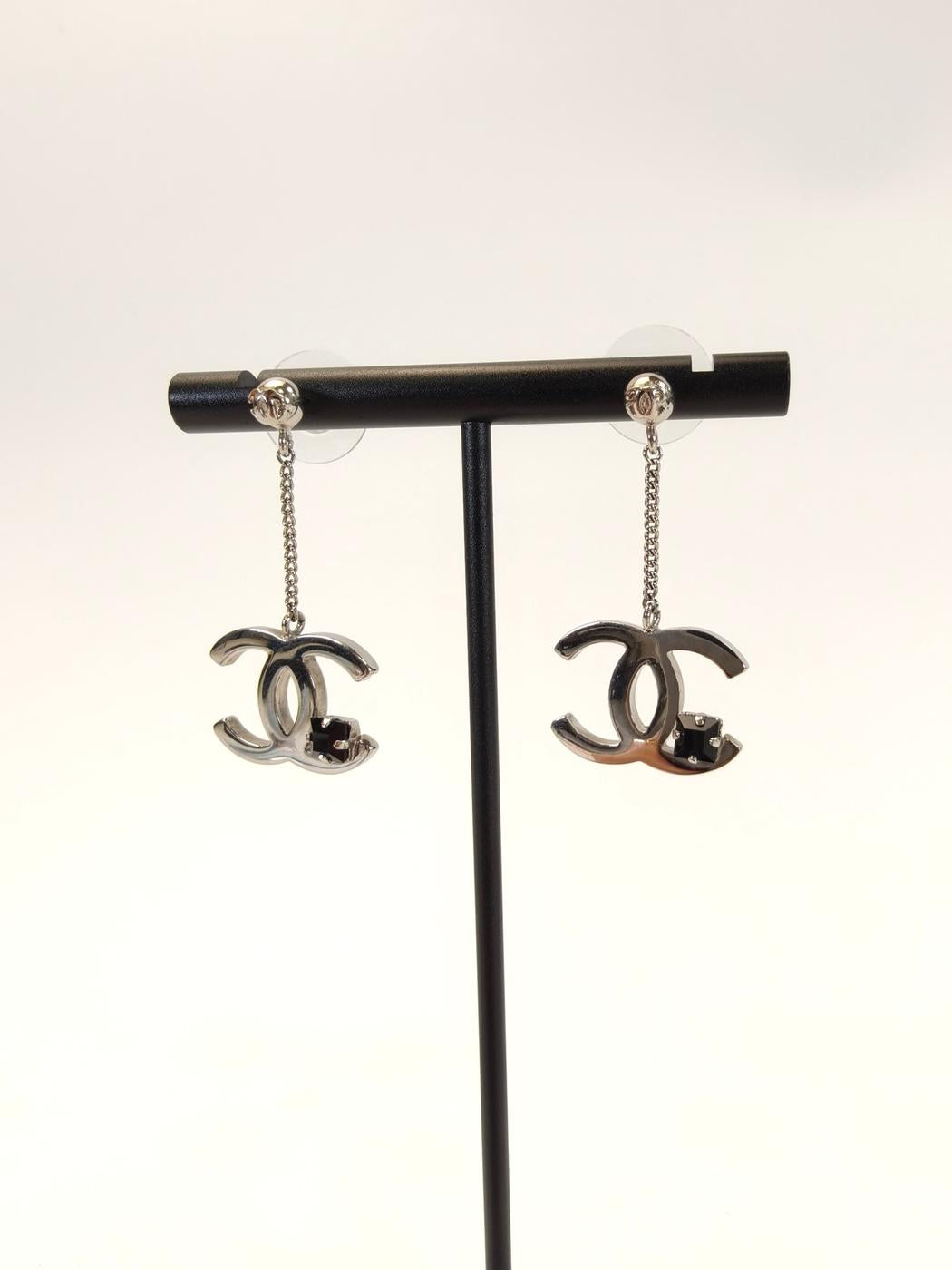 CHANEL Coco Mark earrings with rhinestones in silver. Reference number: 10513