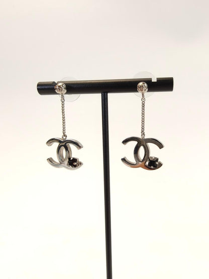 CHANEL Coco Mark earrings with rhinestones in silver. Reference number: 10513
