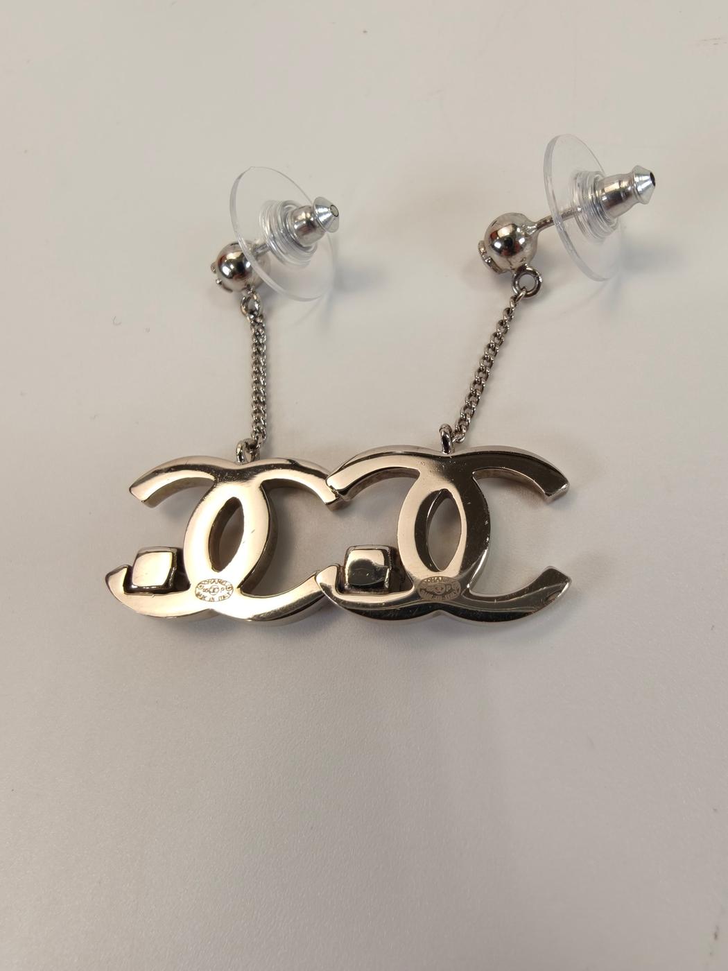CHANEL Coco Mark earrings with rhinestones in silver. Reference number: 10513