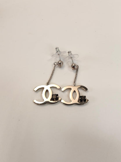 CHANEL Coco Mark earrings with rhinestones in silver. Reference number: 10513