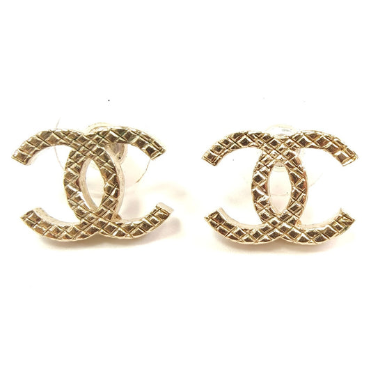 CHANEL Coco Mark Pierced Earrings Gold Product No.: 10602