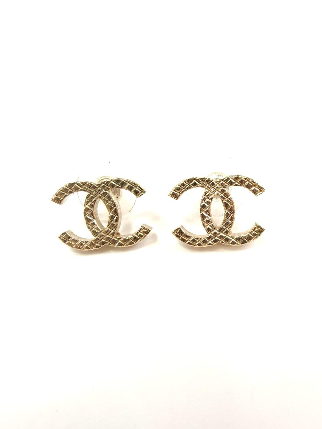 CHANEL Coco Mark Pierced Earrings Gold Product No.: 10602
