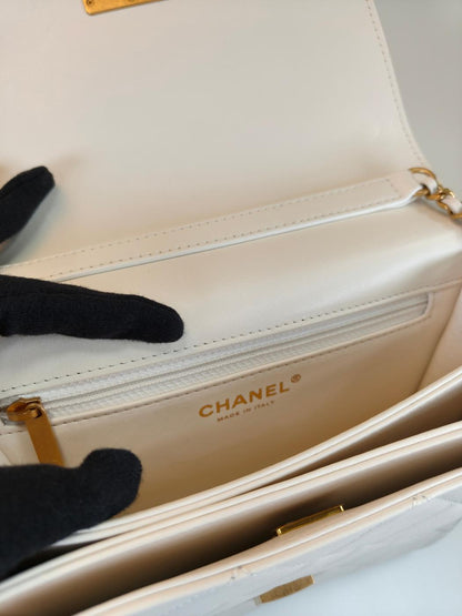 CHANEL 香奈儿 MATELASSE 菱格纹手提链条包 白色 管理编号：10764