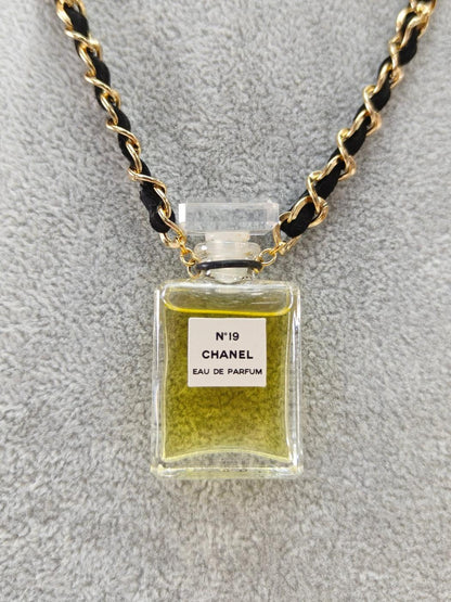 CHANEL シャネル No.19 パフュームボトル 香水 ネックレス ゴールド 管理番号：11042