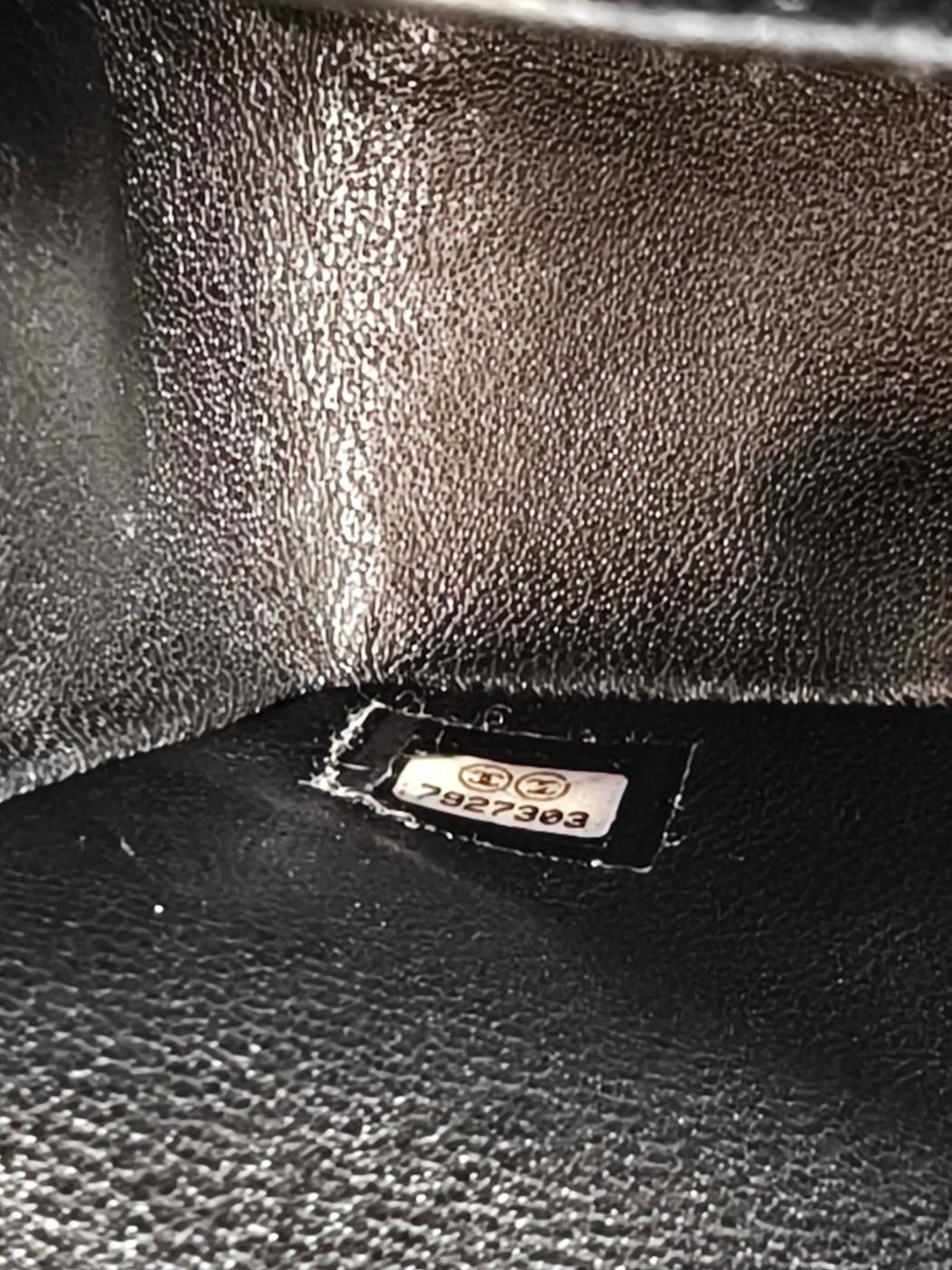CHANEL シャネル マトラッセ25 Wフラップ チェーンショルダーバッグ キャビアスキン 黒 管理番号：11066