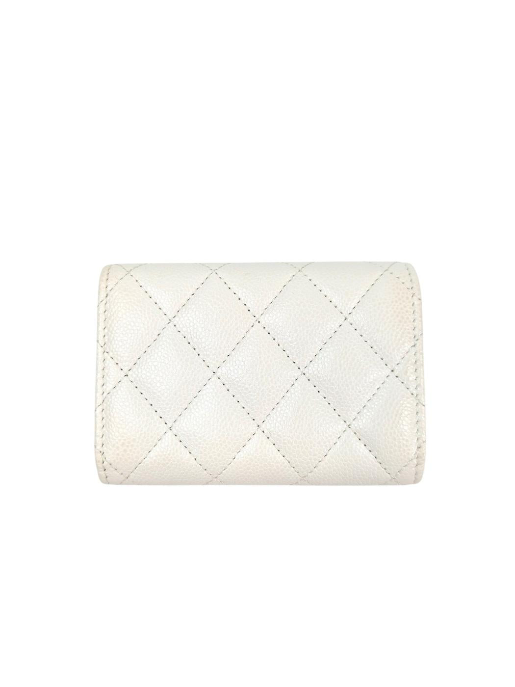 CHANEL シャネル ココマーク マトラッセ 三つ折り財布 ホワイト  管理番号：11462