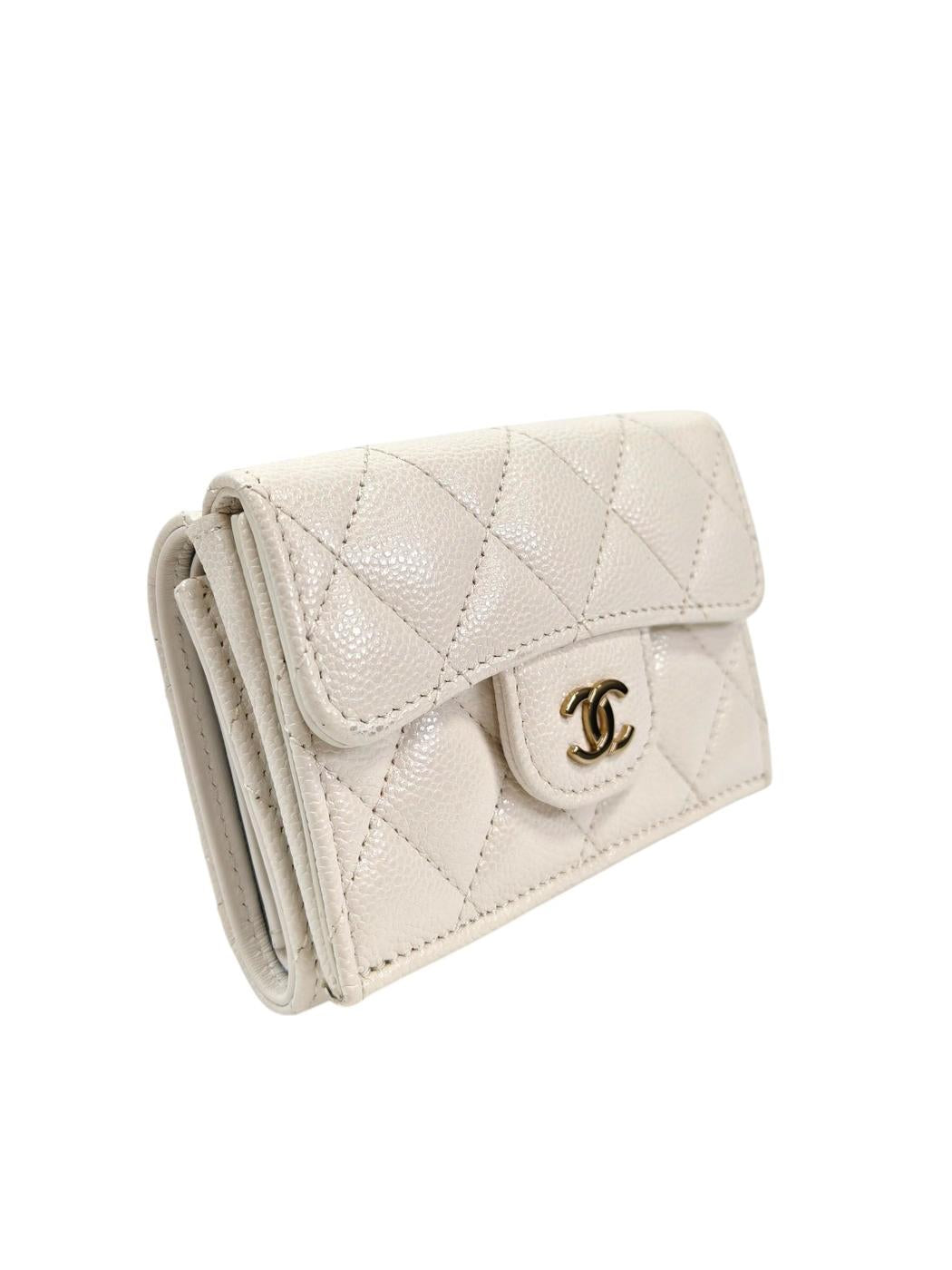 CHANEL シャネル ココマーク マトラッセ 三つ折り財布 ホワイト  管理番号：11462