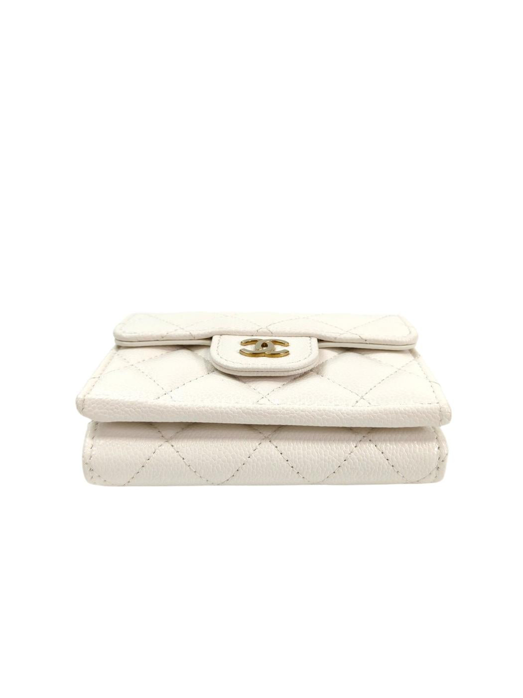 CHANEL シャネル ココマーク マトラッセ 三つ折り財布 ホワイト  管理番号：11462