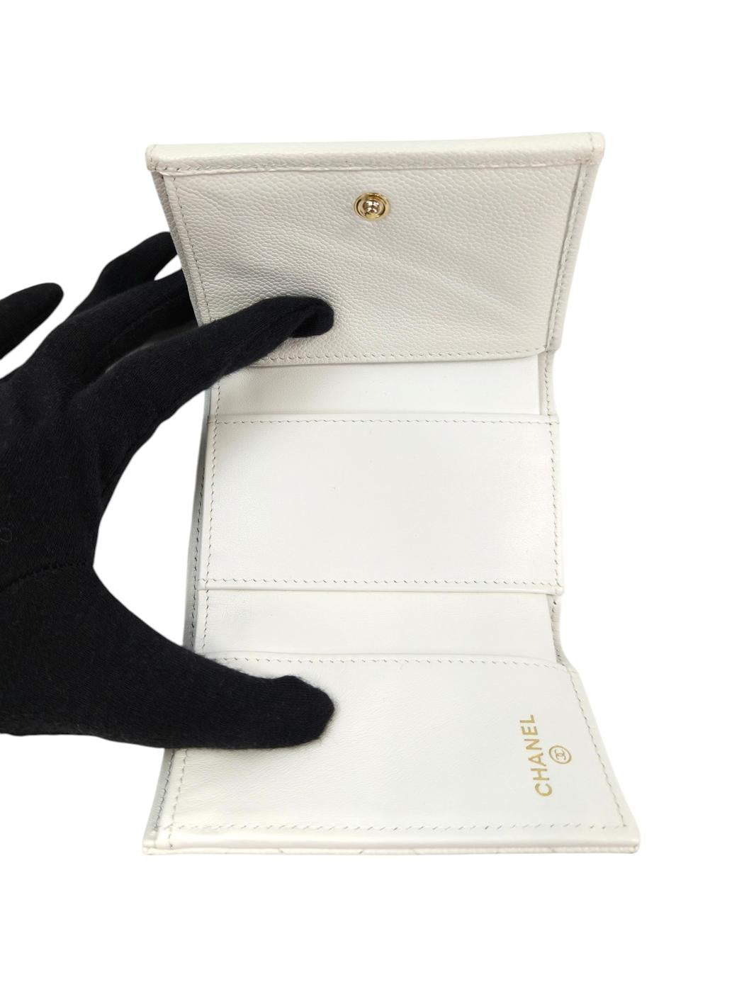 CHANEL シャネル ココマーク マトラッセ 三つ折り財布 ホワイト  管理番号：11462