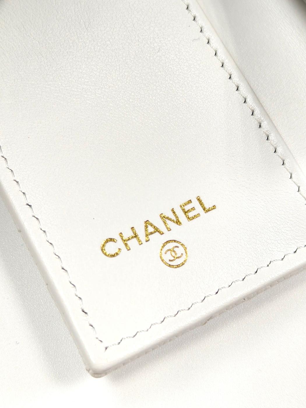 CHANEL シャネル ココマーク マトラッセ 三つ折り財布 ホワイト  管理番号：11462