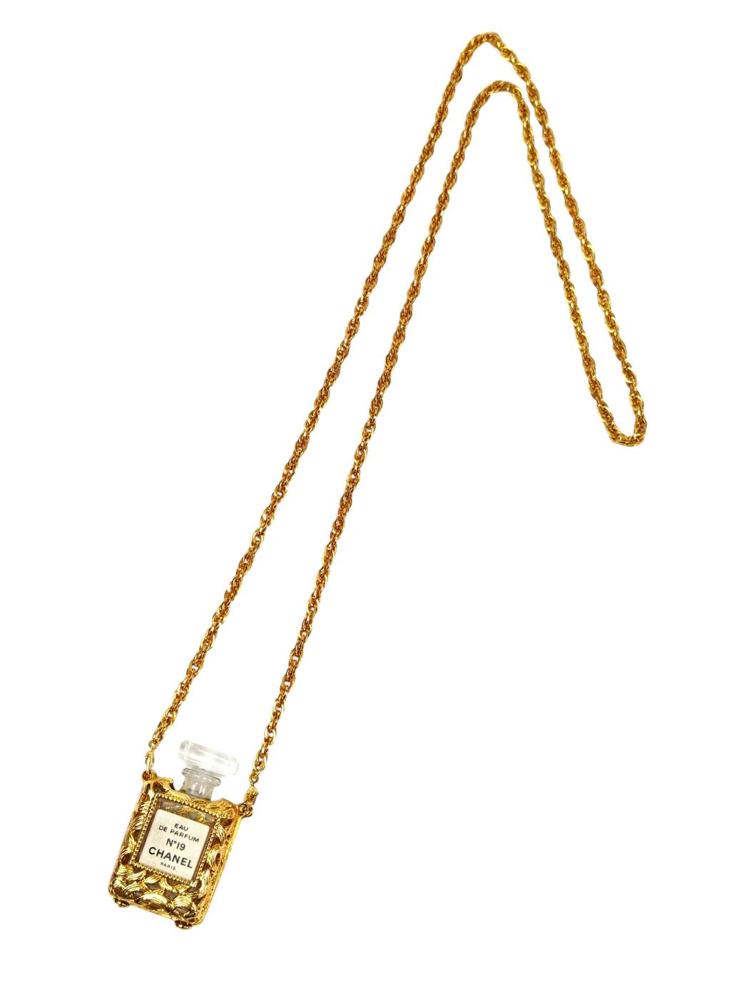 CHANEL シャネル N°19 パフュームボトル ネックレス ゴールド 管理番号：11683