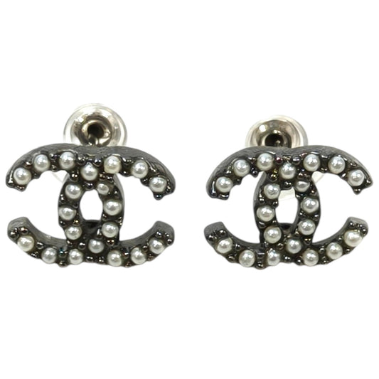 CHANEL シャネル ガンメタル  フェイクパール 2012年製 ピアス ブラック×ホワイト 管理番号：11712