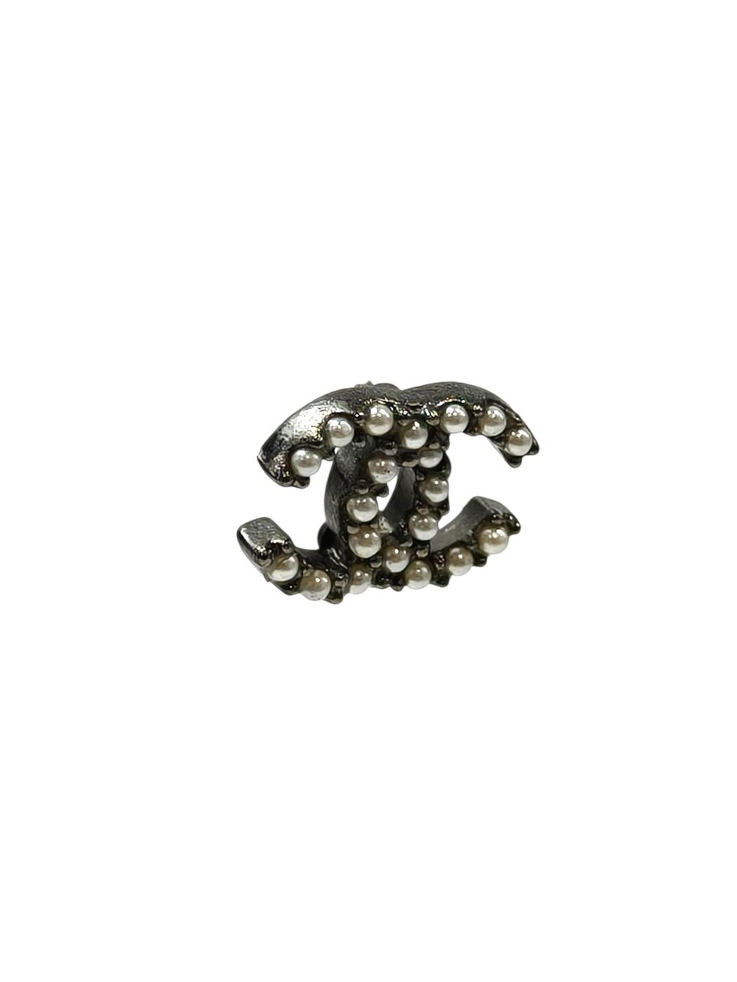 CHANEL シャネル ガンメタル  フェイクパール 2012年製 ピアス ブラック×ホワイト 管理番号：11712