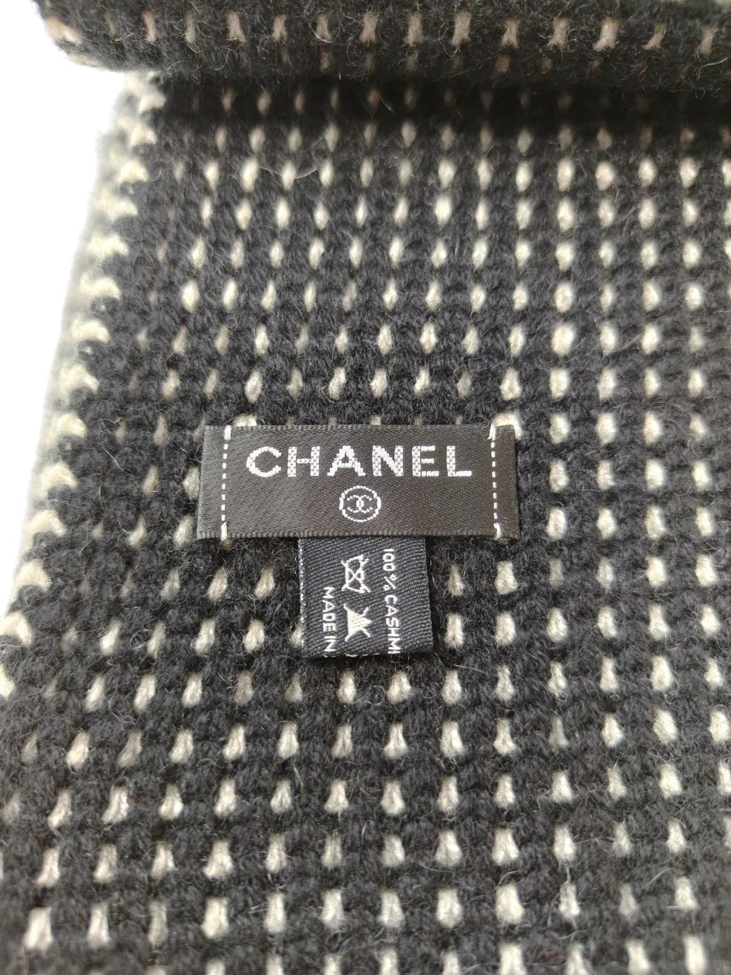 CHANEL シャネル カシミヤ ココマーク リブ編み マフラー 黒×白 管理番号：11775