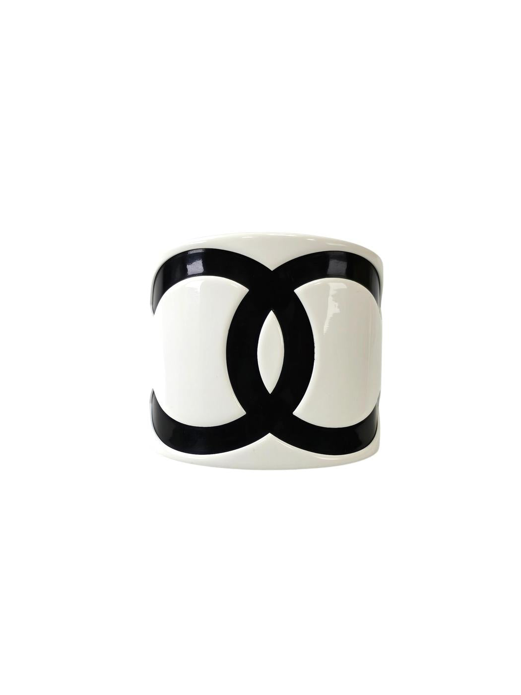 CHANEL Coco Mark Bangle Black x White Control Number: 11798
