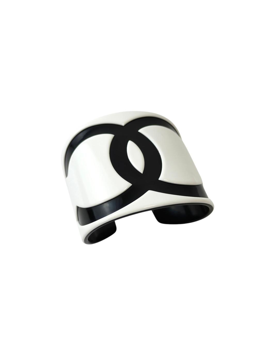 CHANEL Coco Mark Bangle Black x White Control Number: 11798