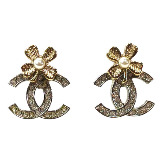 CHANEL Coco Mark Clover Rhinestone B24K Earrings Gold Control Number: 11813