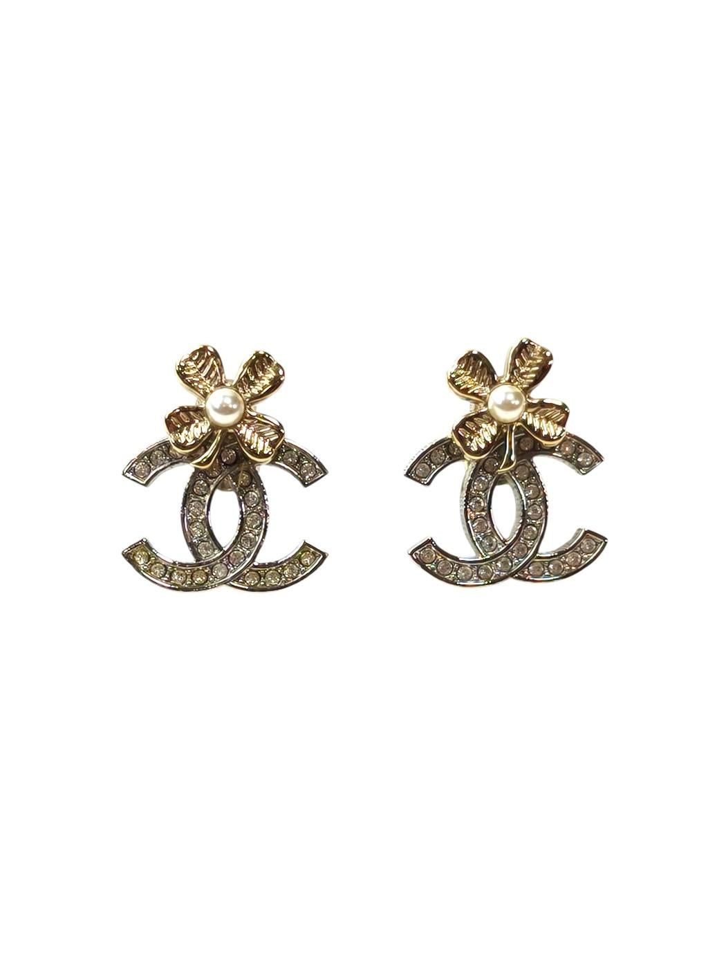 CHANEL Coco Mark Clover Rhinestone B24K Earrings Gold Control Number: 11813
