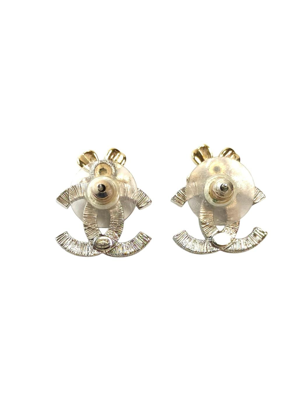CHANEL Coco Mark Clover Rhinestone B24K Earrings Gold Control Number: 11813