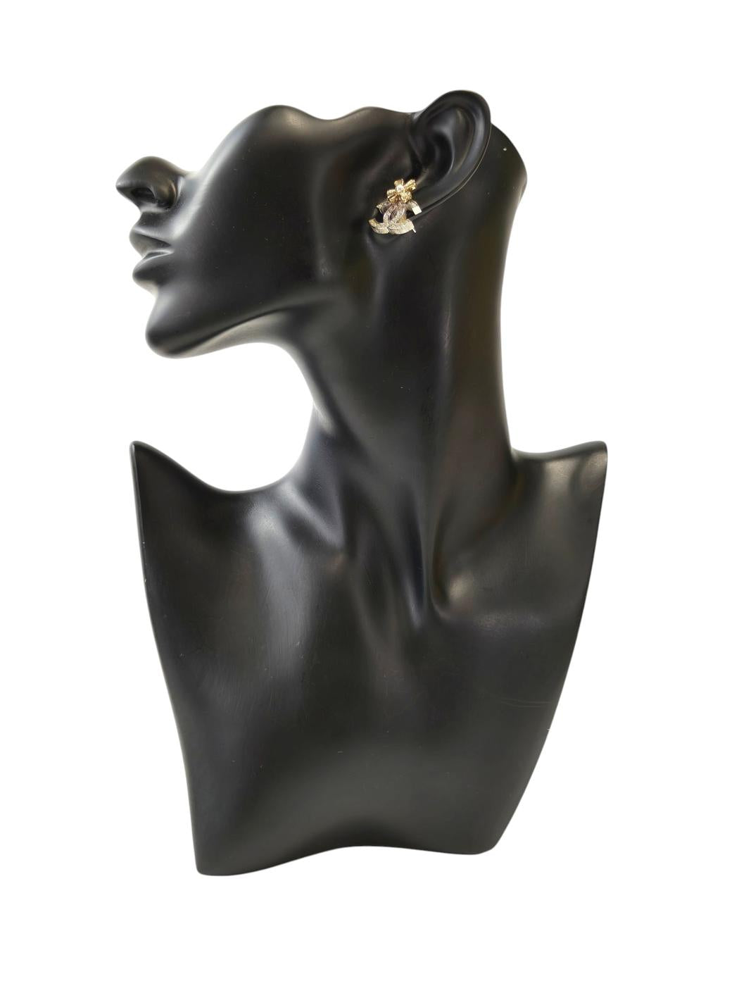 CHANEL Coco Mark Clover Rhinestone B24K Earrings Gold Control Number: 11813