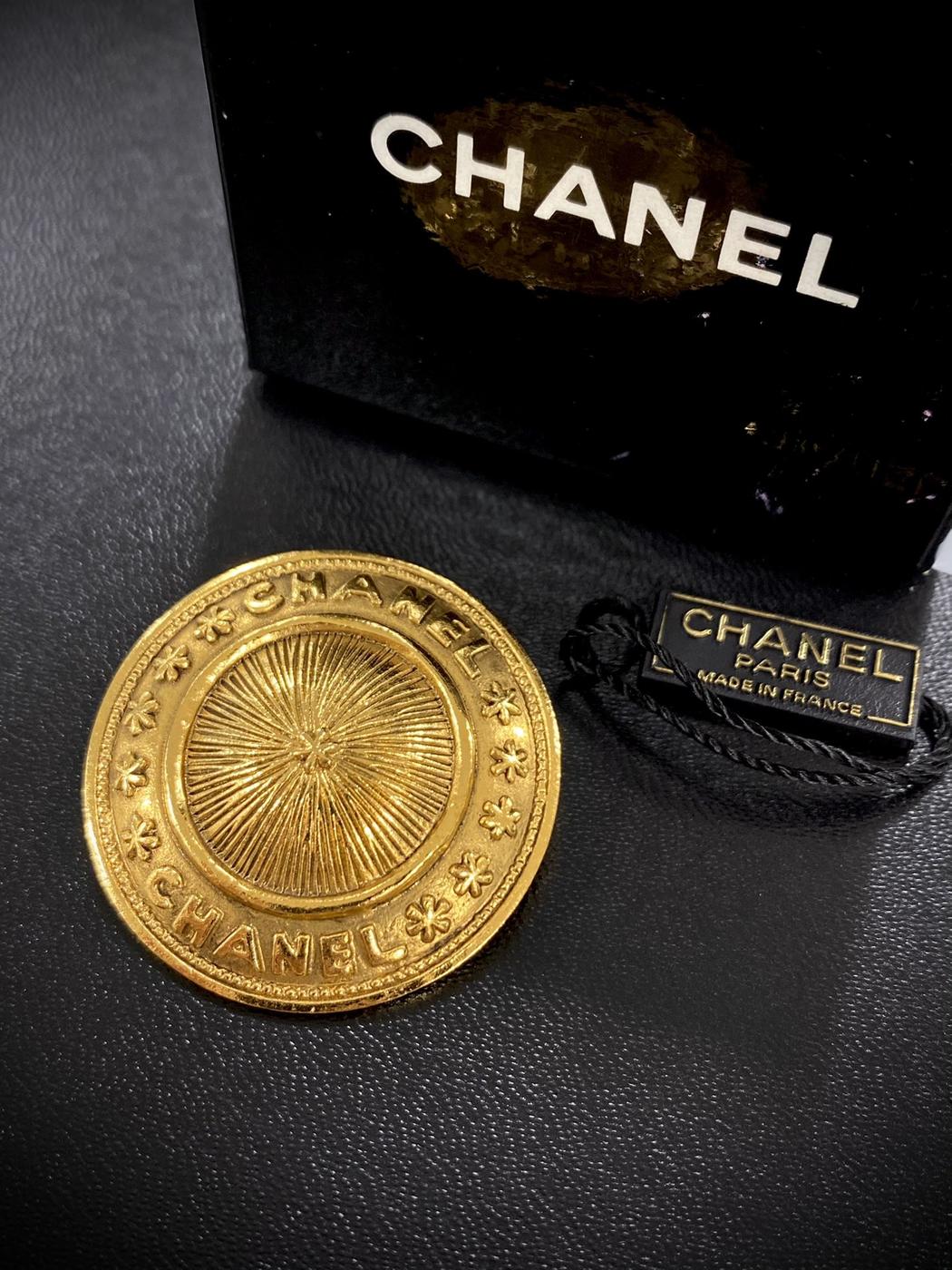 CHANEL Vintage Brooch Control Number: 1380