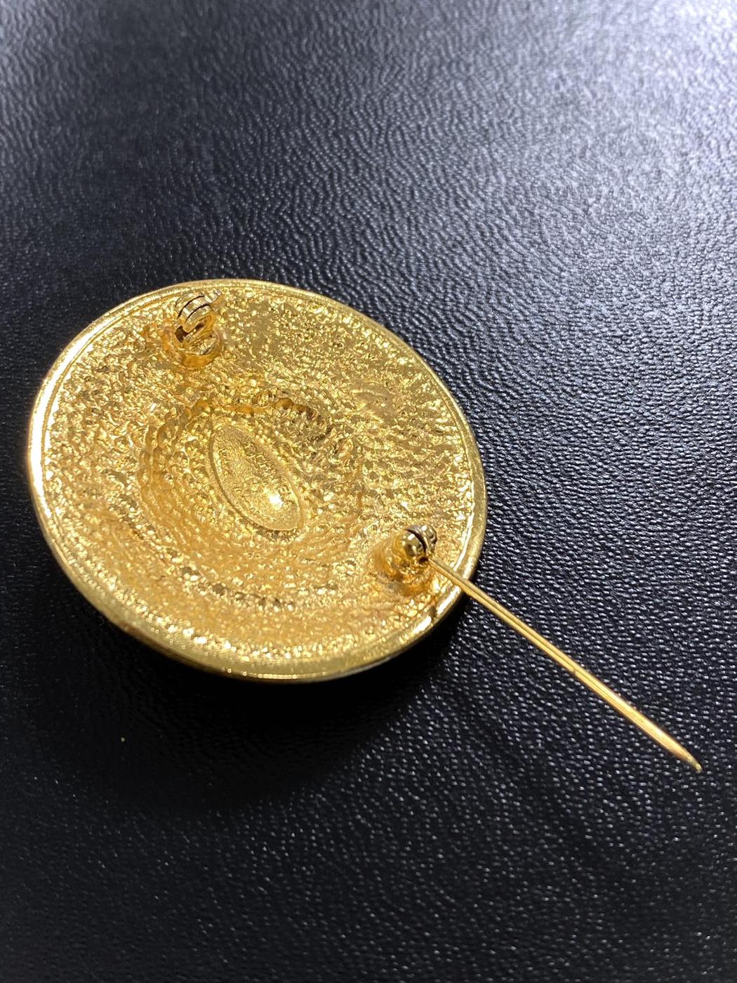 CHANEL Vintage Brooch Control Number: 1380