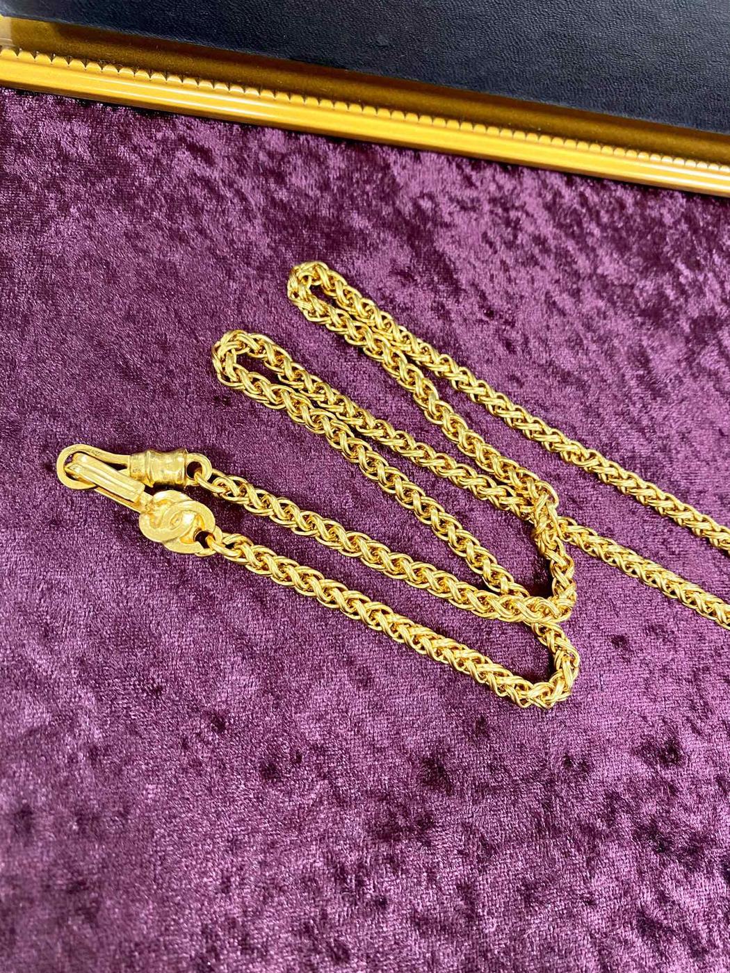 CHANEL Vintage Coco Mark Swing Necklace Reference Number: 1461