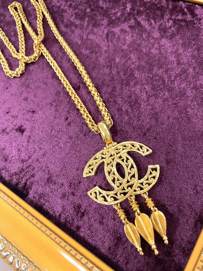 CHANEL Vintage Coco Mark Swing Necklace Reference Number: 1461