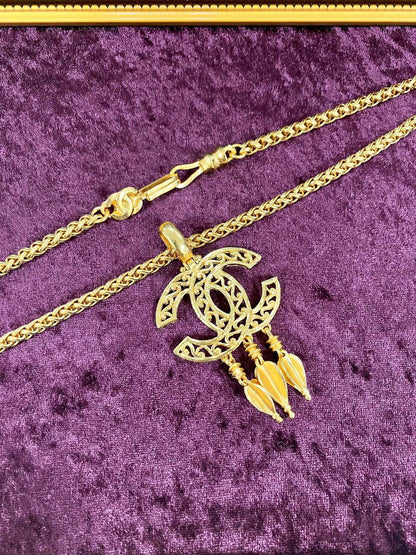 CHANEL Vintage Coco Mark Swing Necklace Reference Number: 1461