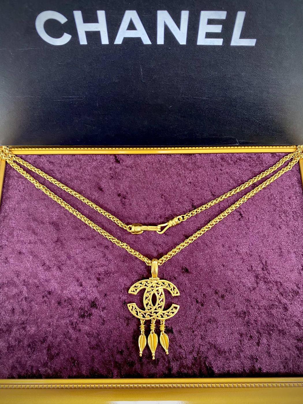 CHANEL Vintage Coco Mark Swing Necklace Reference Number: 1461