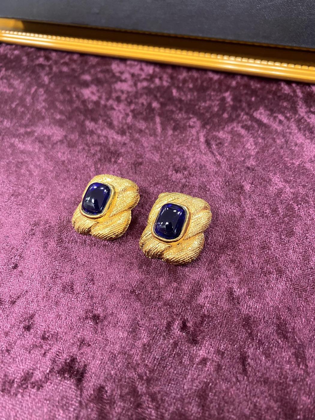 CHANEL シャネル ヴィンテージ カラーストーン 26 イヤリング 金メッキ×青色石 ブルー 管理番号：1463