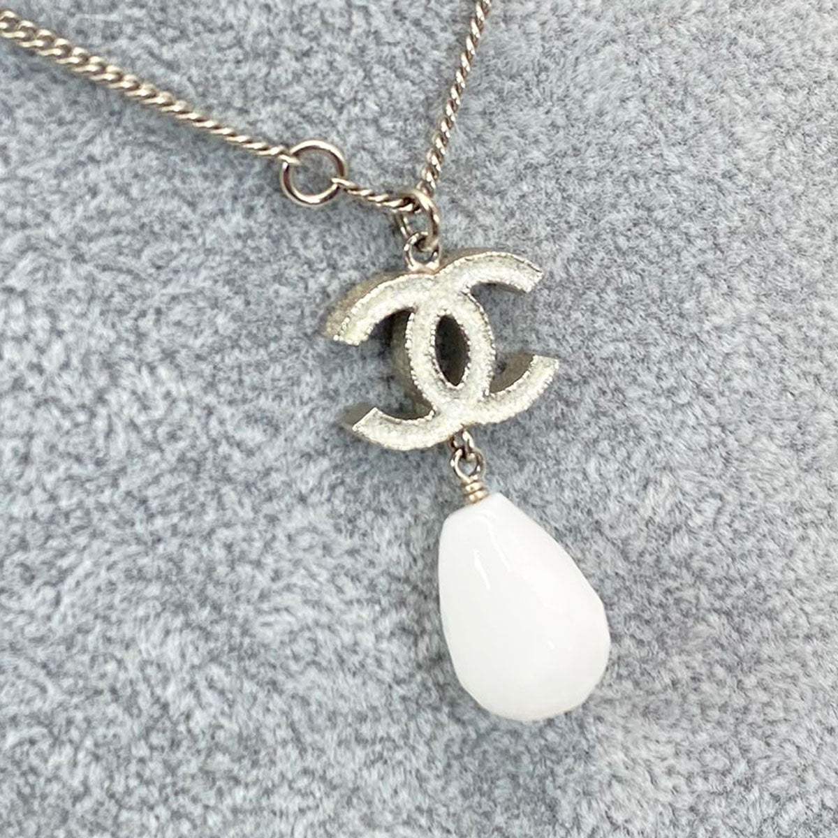 CHANEL Coco Mark Teardrop Necklace A43326, Silver and White, Lamé, Reference Number: 5266