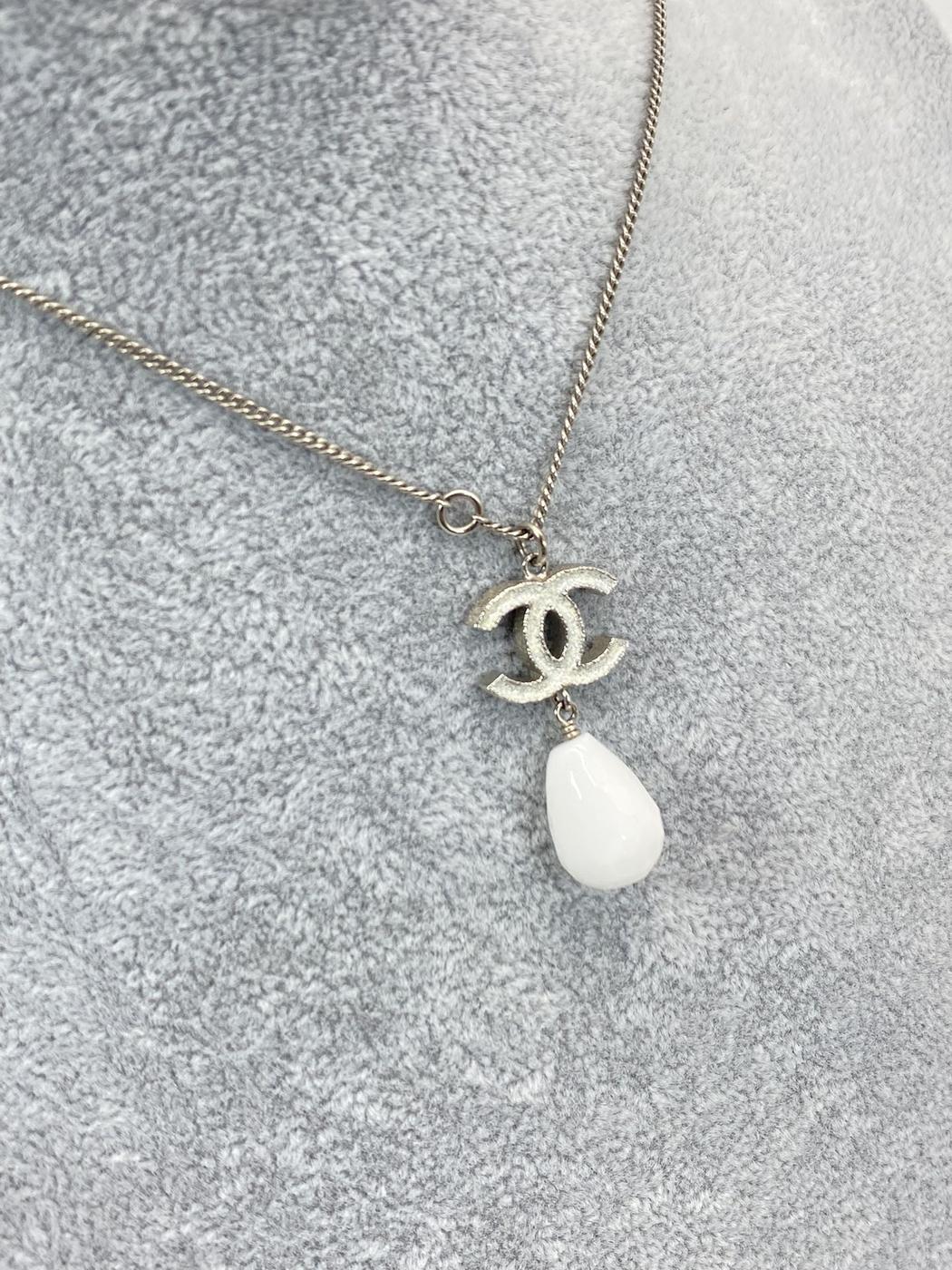 CHANEL Coco Mark Teardrop Necklace A43326, Silver and White, Lamé, Reference Number: 5266
