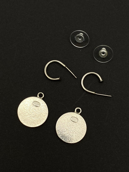 香奈儿 Coco Mark 耳环，黑色和银色，参考编号：8164