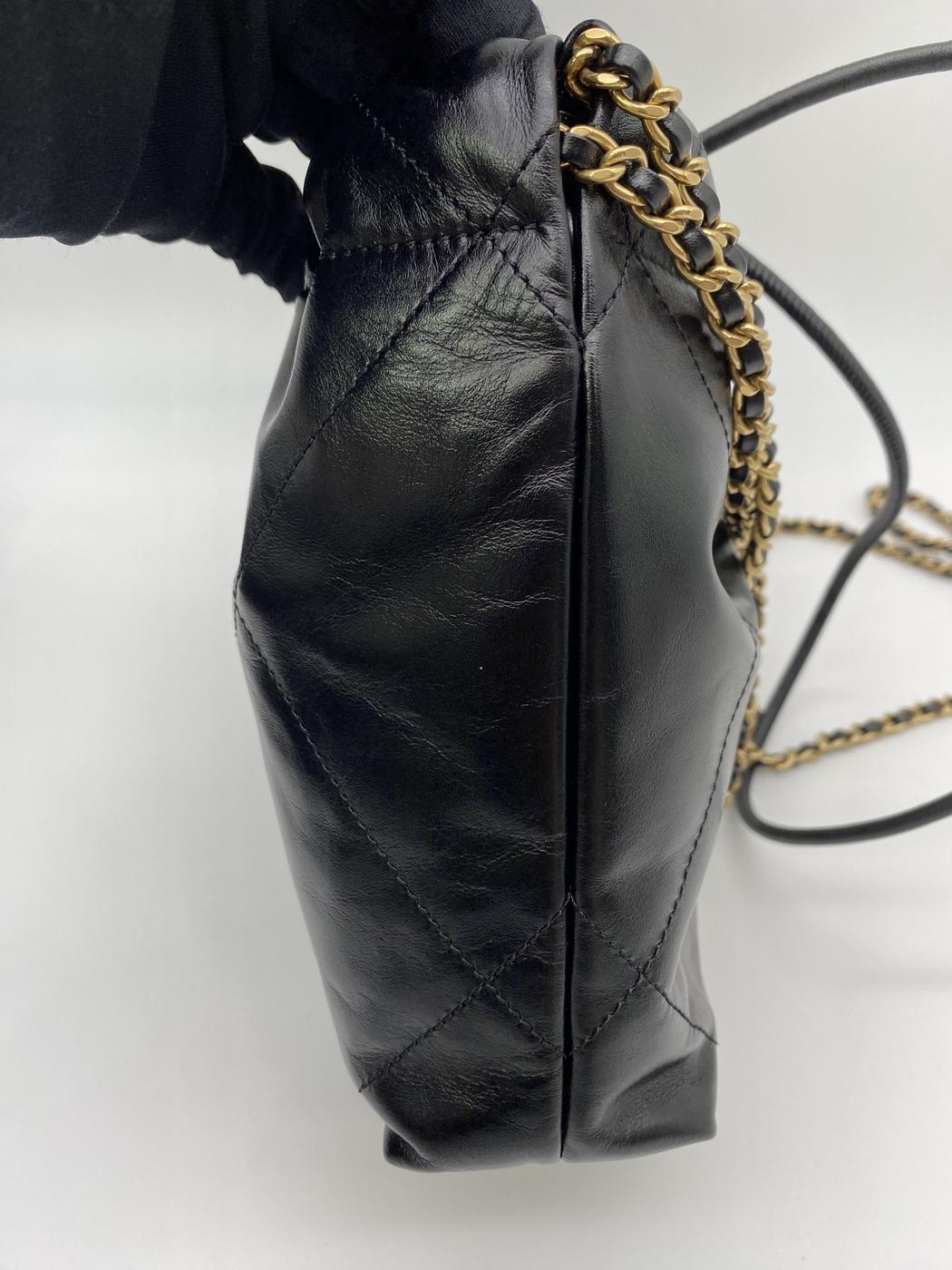 香奈儿 22 迷你手提包，黑色，配金色链条（白色 Logo），货号：8760